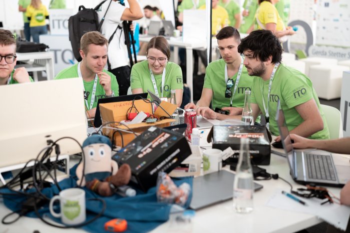 SMART_GREEN_ISLAND_MAKEATHON_2025_(39) (1).jpg