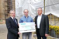 WEMAG-Vorstandsmitglied Thomas Pätzold, Bürgermeister der Stadt Bützow Sebastian Grüschow und WEMAG-Betriebsratsvorsitzender Reiner Benesch (v.li) in Bützow