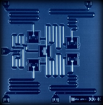 ibm-five-qubit-processor_26093923343_o.jpg