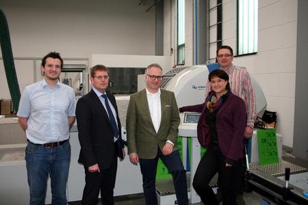 Group photo: Christoph Fehre, Head of Production at Druckhaus Mainfranken, Holger Volpert, Chairman of the Board of Directors at KBA-MePrint AG, Ulrich Stetter, Managing Director at Druckhaus Mainfranken, Sandra Ulsamer, Regional Sales Manager at KBA-MePrint, and Jürgen Winkler, Regional Manager at Druckhaus Mainfranken (left to right)