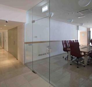 All-glass single action door with GEZE Patch Fittings, installation situation
