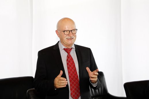 Herunterladen (1).jpg