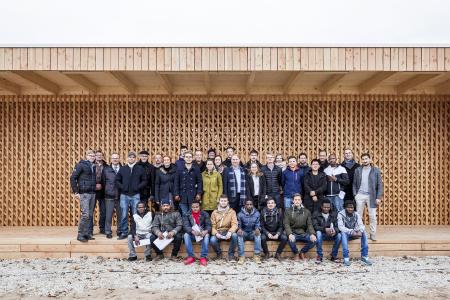 Zusammen mit Flüchtlingen haben die Nachwuchsarchitekten aus Kaiserslautern den Holzpavillon gebaut, Foto: Yannick Wegner, Mannheim