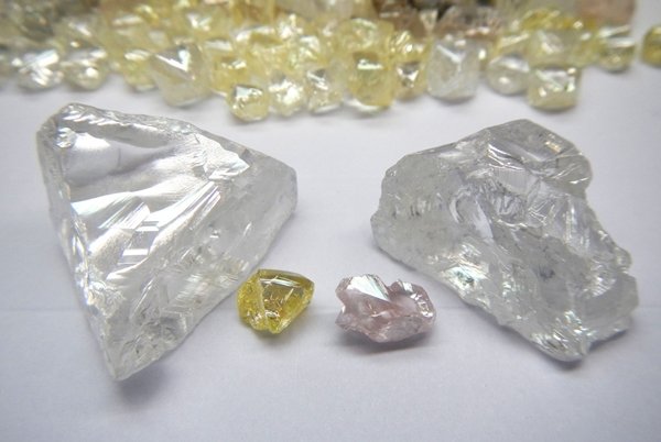 Lucapa Diamond - Lulo-Diamanten aus dem aktuellen Verkaufspaket.jpg