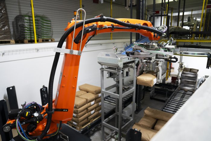 Strobl Natürmühle_KOCH_Platzsparende Fördertechnik für Palettierung.jpg