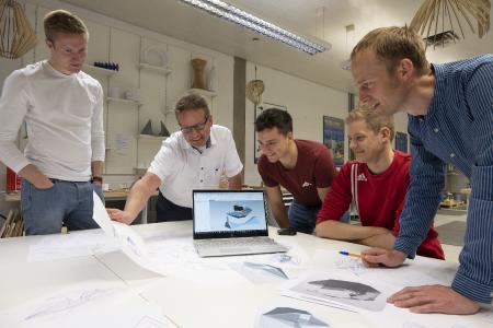 Im Makerspace der Hochschule Aalen wird am Design und an der Produktentwicklung gleichermaßen getüftelt / Bildnachweis: © Hochschule Aalen | Gaby Keil