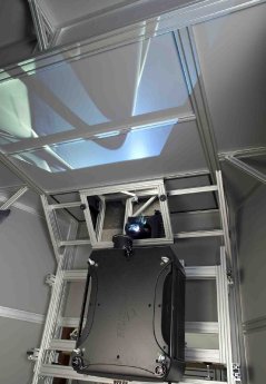 Beamer horizontal und Leinwand.jpg