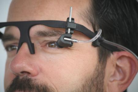 Die Kurve zeigt im dunklen Bereich die Reaktion der kleinsten Blutgefäße im Auge (Kapillare), die durch die künstliche Erhöhung des Augeninnendrucks hervorgerufen wurde (© Imedos Systems GmbH)