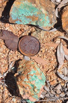 AOH_Copper stained rocks -malachite- Little Eva.JPG