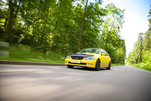 low_ST_XTA_Lexus_IS-300_Sportcross_Typ_XE1_001.jpg