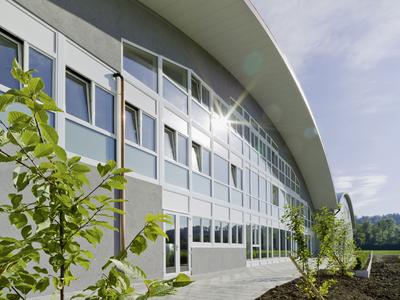 Sportlich: GENEO erzielt Bestwerte in Punkto Wärmedämmung und Komfort und macht das Sports Core Center zum Vorzeigeobjekt.