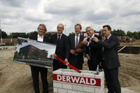 v.l.n.r.: Dipl.-Ing. Architekt U. Landheer v. Landheer Architekten (Architekt) , Dr. Th. Robbers, GF Wirtschaftsförderung Münster GmbH, Dipl.-Ing. F. Derwald, GF DERWALD GmbH & Co KG (Bauträger u. Investor), H. Benefader, GF GWS Gesellschaft für Warenwirtschaftssysteme mbH, Detlef Thiemann , Prokurist und Kaufm. Leitung GWS Gesellschaft für Warenwirtschaftssysteme mbH, D. Thiemann, Prokurist u. Kaufm. Leitung GWS Gesellschaft für Warenwirtschaftssysteme mbH