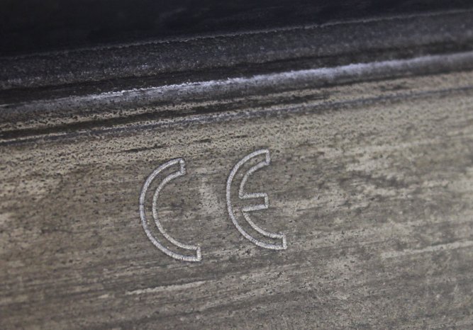 Nadelmarkierung CE Zeichen auf Stahltraeger[1].jpg