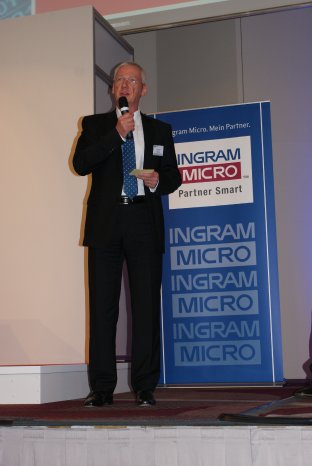 Ingram Micro_Klaus Donath bei der Begrüßung zur archITecture 2012.JPG