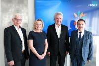 Bei CONET in Hennef im Gespräch über die digitale Zukunft der öffentlichen Verwaltung: Hermann Wilhelmer, CEO Anke Höfer, Minister Andreas Pinkwart, Rainer Ullrich, Bild: CONET