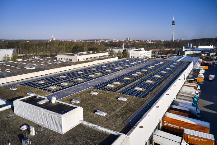 Gebrueder_Weiss_Solar_Nürnberg.jpg