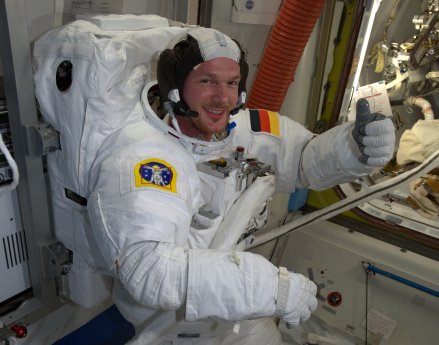 Thumbs-up_for_spacewalk.jpg
