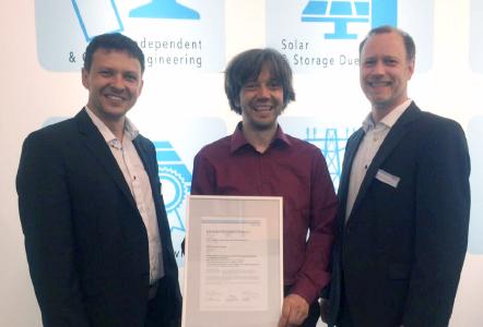 Bernd Hinzer, Leiter der Zertifizierung für Netzanschluss bei DNV GL; Tim Müller, CTO bei BELECTRIC; Jochen Springhorn, Projektmanager bei DNV GL
