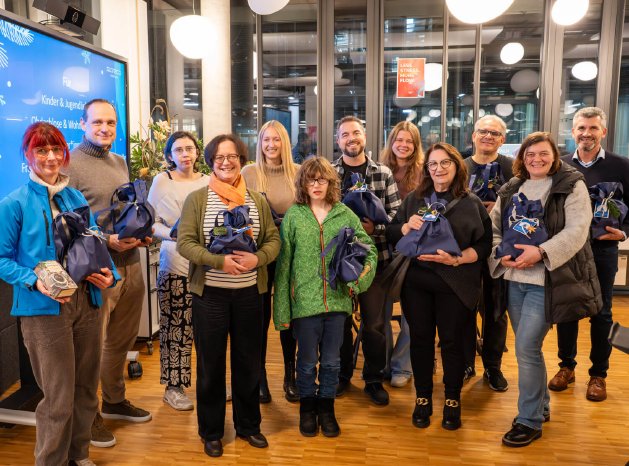 Übergabe der Päckchen an die Charity-Organisationen.jpg