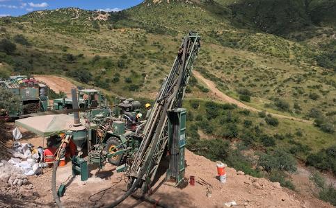 Bohrgerät auf Cerro Caliche / Foto: Sonoro Metals
