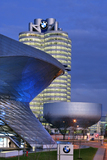 Faszinierende Aussichten auf die BMW-Welt (vorne im Bild), das BMW-Museum und die BMW-Konzernzentrale