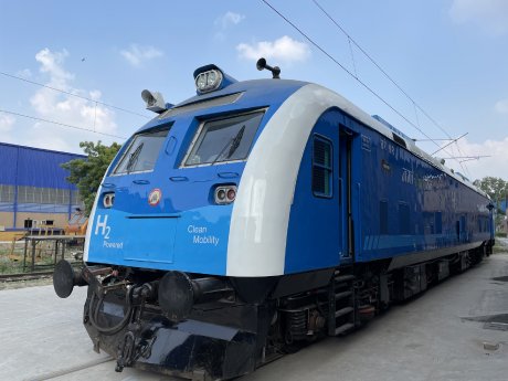 TS-PR-116-Rail_TUEV SUED and MEDHA.JPG