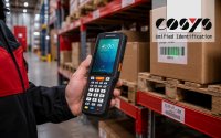 Ein Kommissionierer nutzt den Datalogic Skorpio X40/X45 zur schnellen Barcode-Erfassung und geführten Auftragsbearbeitung im Großhandelslager.