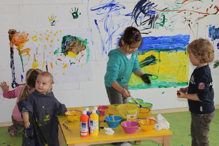 Malwand im relatio-Sonnenkinderland Frommern