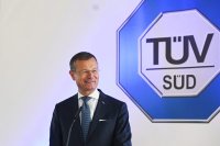 Prof. Dr. Matthias J. Rapp, CFO der TÜV SÜD AG, freute sich bei seiner Rede zum Richtfest über den bisher reibungslosen Baufortschrift. / Bildquelle: © von Heydenaber für TÜV SÜD