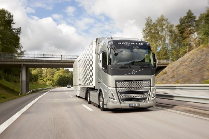 volvo-trucks-improves-fuel-performance-on-long-haul-routes-08.jpg