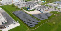Der Solarpark, der sich über eine Fläche von 1,2 Hektar auf dem Gelände von POLIFILM ITALIA erstreckt, erzeugt jährlich bis zu 1,27 Megawatt Leistung. Dadurch kann die Produktionsstätte in Italien etwa ein Drittel ihres jährlichen Energiebedarfs durch selbst erzeugte erneuerbare Energie decken.