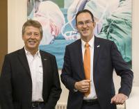 CIO Reinhard Harweg und Geschäftsführer Dr. Andreas Goepfert, (Bildnachweis: Klinikum Braunschweig/Peter Sierigk)