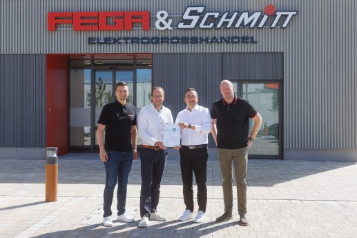 FEGA & Schmitt ist bei PV-Installateuren hoch angesehen und erhält Siegel._v.l.n.r. Daniel Liebi.jpg