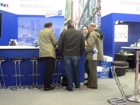 Klinkhammer_Gespräche auf der LogiMAT.JPG