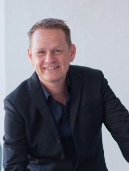 Lindstrom Portrait.jpg