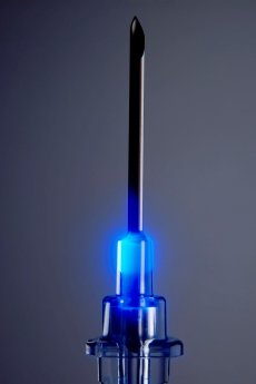 Fluoreszierender UV-Klebstoff von Dymax.jpg