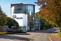 Im Kundeninformationszentrum der Stadtwerke Schwäbisch Hall landen die Anrufe an die zentrale Rufnummer. Ab sofort geht dort die digitale Assistenz ans Telefon.