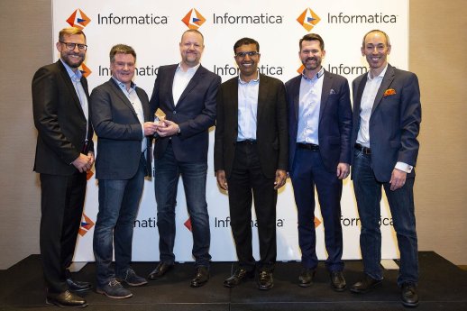 parsionate_receives_2018-Informatica-Partner-of-the-Year-Award.jpg