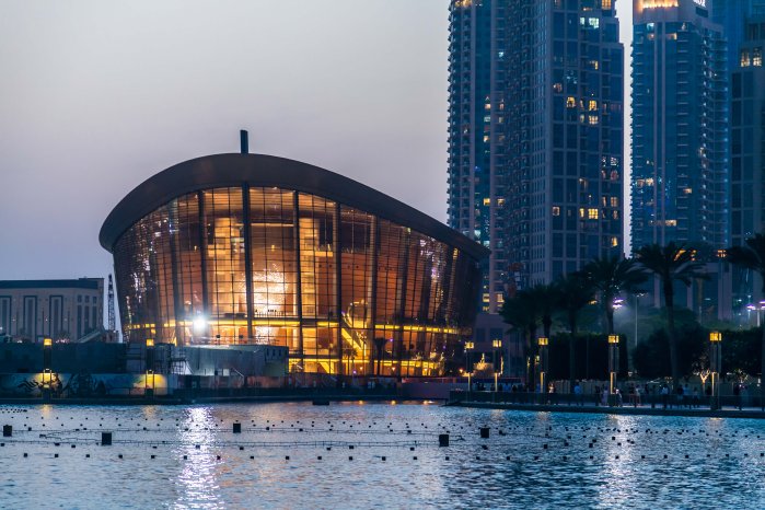 Bild NICOLAS TOHME_Dubai Opera Fountain Lake_7432.jpg