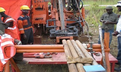 Auf dem Manono-Projekt / Foto: AVZ Minerals