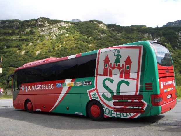 Bus des SC Magdeburg.JPG