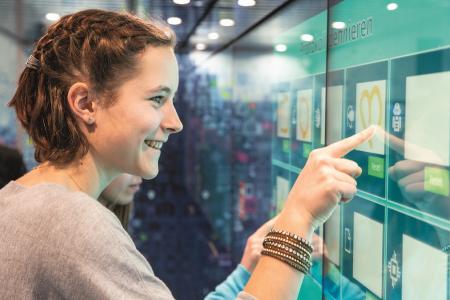 Die Bildungsinitiative expedition d informiert mit einem Erlebnis-Lern-Truck und Webinaren über die digitalisierte Arbeitswelt. (c) Baden-Württemberg Stiftung gGmbH