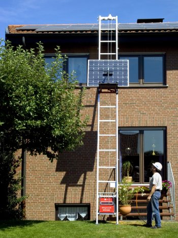 BÖCKER Toplift ECO mit Solarpritsche.jpg