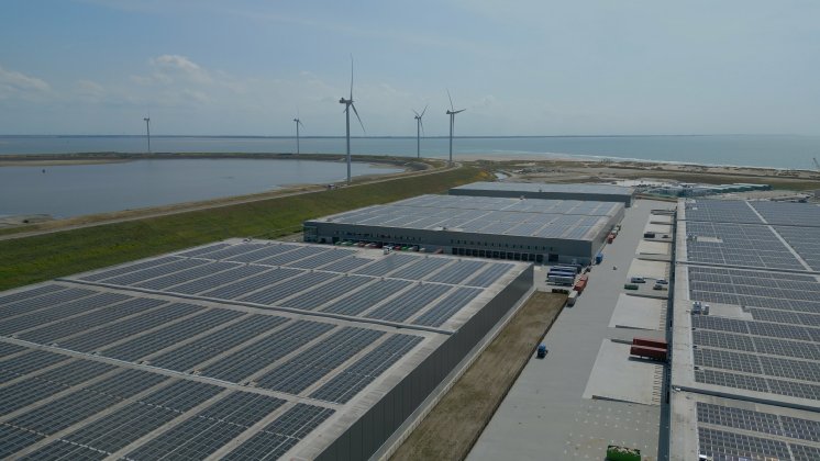 Solar roof Maasvlakte Rotterdam.jpg