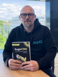 Mirco Müller (OPEN CX) präsentiert die neueste Auflage des SugarCRM Handbuchs