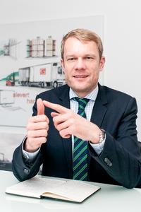 "Im Wettbewerb der Logistikdienstleister gewinnen Zertifizierungen zunehmend an Bedeutung", sagt Niklas Sievert, Geschäftsführer der Sievert Handel Transporte GmbH.