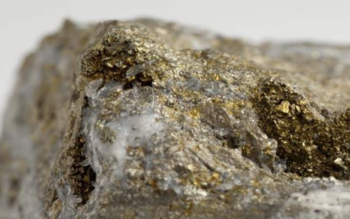 FInlay Minerals - Vererzung Gold.JPG