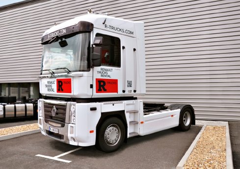 Renault_Trucks_R_Trucks_1.jpg