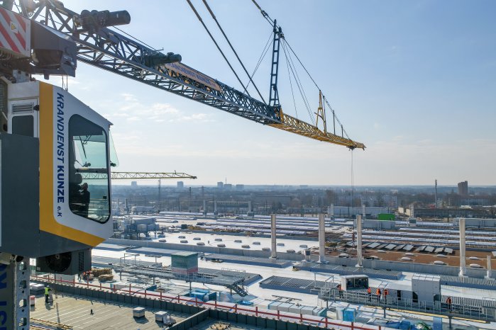 2026_GS_liebherr_2-mk-140-5-1e-kunze-cottbus-01_300dpi.jpg