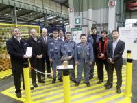 Das Team der Firma Hörmann Automotive erhält die Trophäe „Schlauer Fuchs“ der BGHM (v.l.n.r): Bernd Jermis (Leiter Werkfeuerwehr), Stefan Kuhn (Geschäftsführer), Detlef Guyot (BGHM), Jannik Dornbusch (Auszubildender), Dr. Herloch (Betriebsarzt), Robin Meuser (Azubi), Dennis Arlt (Azubi), Robin Götz (Azubi), Horst Meschut (Betriebsrat), Daniel Martin (stv. Leiter Werkfeuerwehr) Das Team der Firma Hörmann Automotive erhält die Trophäe „Schlauer Fuchs“ der BGHM (v.l.n.r): Bernd Jermis (Leiter Werkfeuerwehr), Stefan Kuhn (Geschäftsführer), Detlef Guyot (BGHM), Jannik Dornbusch (Auszubildender), Dr. Herloch (Betriebsarzt), Robin Meuser (Azubi), Dennis Arlt (Azubi), Robin Götz (Azubi), Horst Meschut (Betriebsrat), Daniel Martin (stv. Leiter Werkfeuerwehr)
